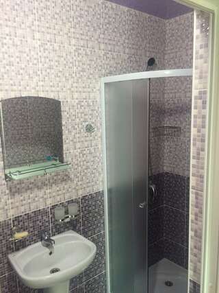 Гостиница Елизавета Феодосия Стандартный трехместный номер-4